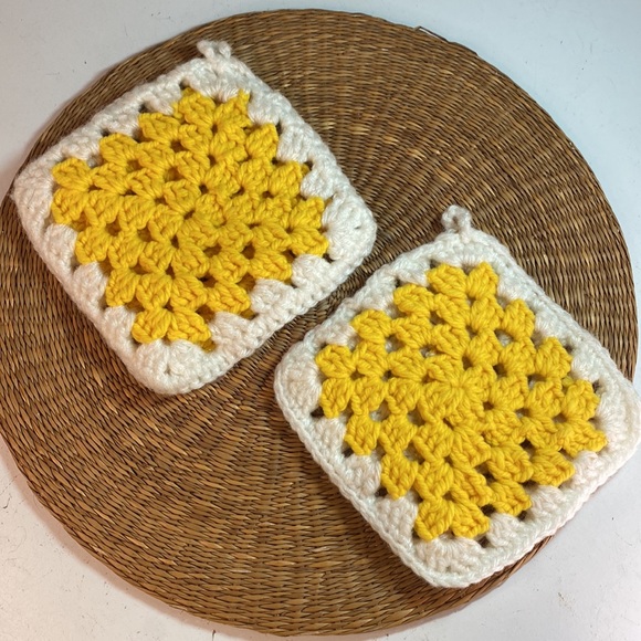 Cute Grannycore Crochet Knitted Square Pot Holders - Picture 2 of 3
